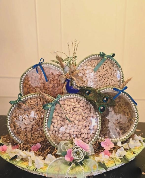 Handcrafted Designer Dry Fruits Tray / Platter with Multi-Compartment Container Set (1 Kg Assorted Dry Fruits) - Image 1